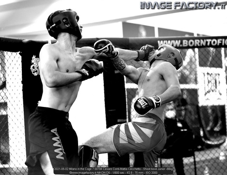 2021-05-02 Milano in the Cage 7 00794 Cesare Conti-Mattia Cecchetto - Shoot boxe Junior -66kg
